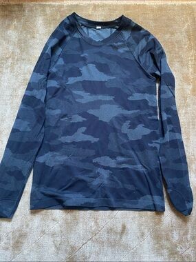 Athleta momentum Long-Sleeve Camo